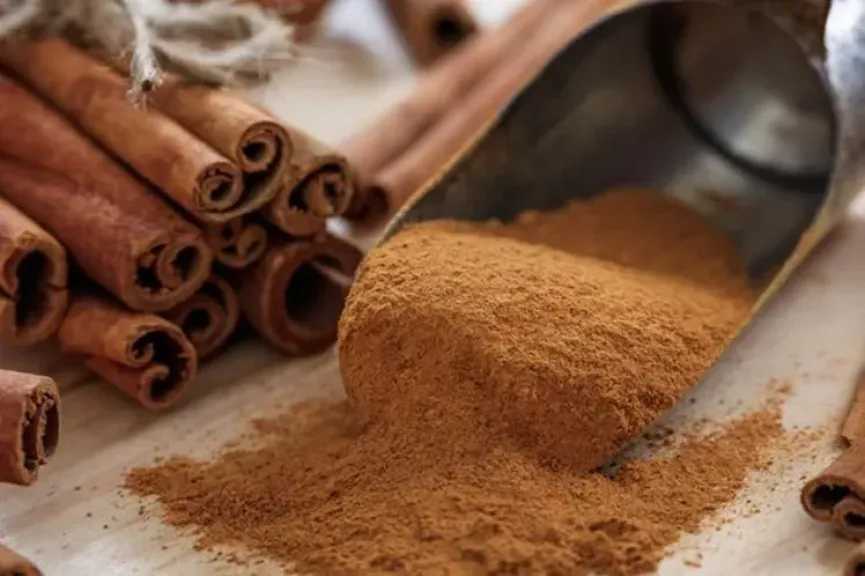 منها القرفة.. مشروبات طبيعية لطرد الغازات 