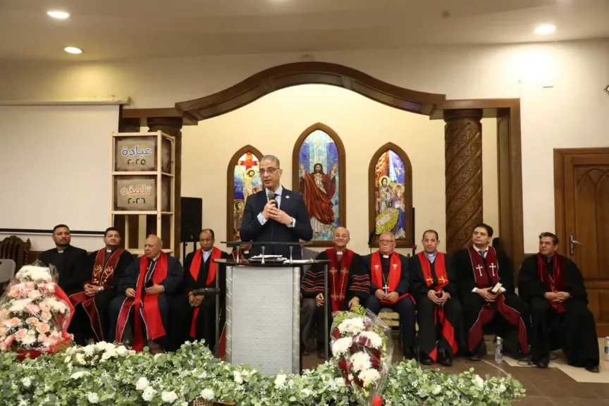 محافظ الجيزة يزور مقر الكنيسة الإنجيلية بالجيزة للتهنئة بعيد القيامة المجيد 