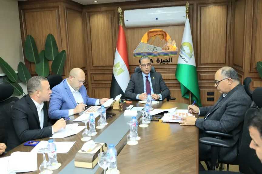 محافظ الجيزة يتابع معدلات تنفيذ الخطة الاستثمارية وملفات التصالح والتقنين بمركز أطفيح 