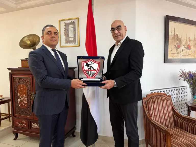سفير مصر في الجزائر يستضيف بعثة الزمالك قبل مواجهة شباب بلوزداد 