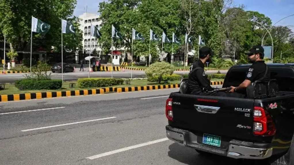 الكوماندوز الباكستاني ينتشر في إسلام أباد لتأمين وفدي واشنطن وطهران 