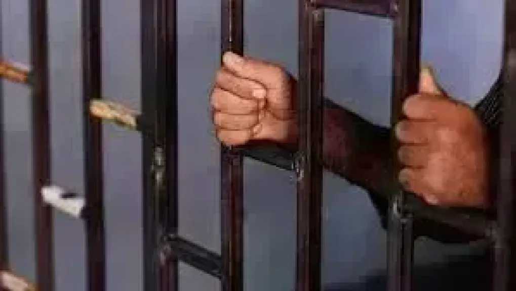 حبس حارس عقار في بولاق الدكرور لاتهامه بسرقة شقة والاستيلاء على مبالغ مالية 