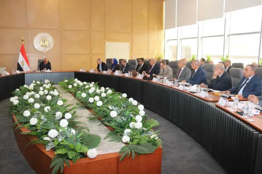 وزير الكهرباء يتابع إجراءات كفاءة الطاقة وترشيد الاستهلاك وتأمين التغذية 