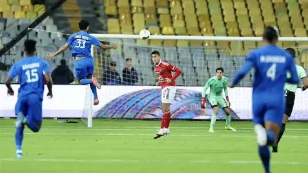 سموحة يتعادل مع الأهلي 1-1 في الشوط الأول بالدوري الممتاز 