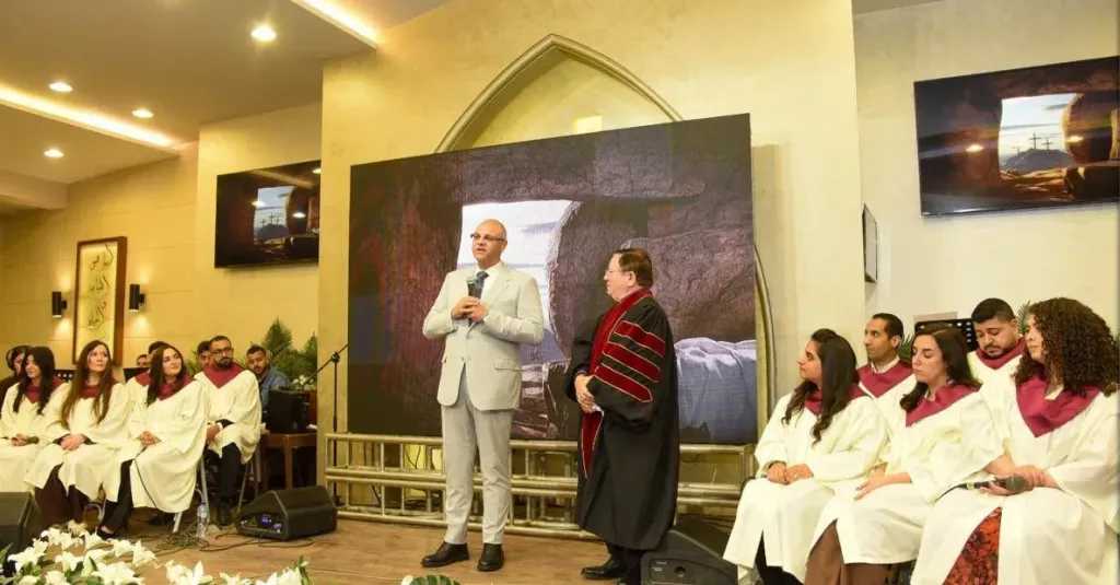 محافظ الإسكندرية يهنئ الأقباط بعيد القيامة ويؤكد قوة الوحدة الوطنية 