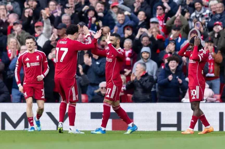 سلوت يُشعل الأجواء في أنفيلد: موهبة ليفربول الجديدة تسير على خطى محمد صلاح 