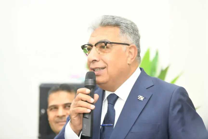 محافظ الدقهلية يقدم التهنئة لنيافة الأنبا صليب وشعب كنيسة ميت غمر بمناسبة عيد القيامة المجيد 