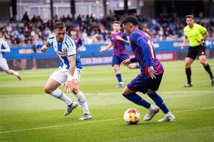 برشلونة أتلتيك يحسم ديربي المدينة بثلاثية أمام إسبانيول في دوري الدرجة الرابعة 