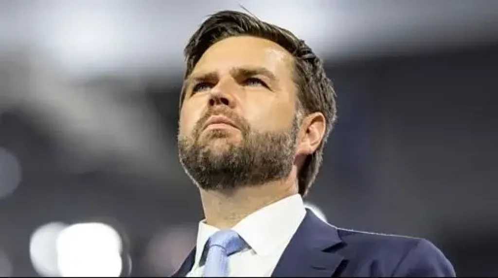 نائب الرئيس الأمريكي يتوقف في قاعدة رامشتاين بألمانيا خلال عودته من باكستان 