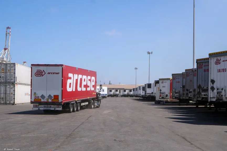 تواصل تدفق شحنات الترانزيت عبر خط الرورو بميناء دمياط في إطار الخدمة الجديدة المتجهة إلى دول الخليج 