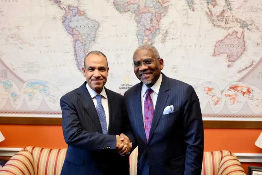 وزير الخارجية يلتقي زعيم الأقلية الديمقراطية في لجنة الشئون الخارجية بمجلس النواب الأمريكي 