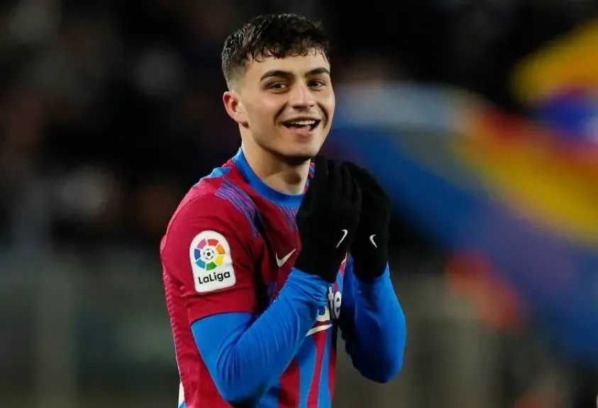 بيدري يوجه رسالة بعد الخروج: «القادم أفضل لبرشلونة» 