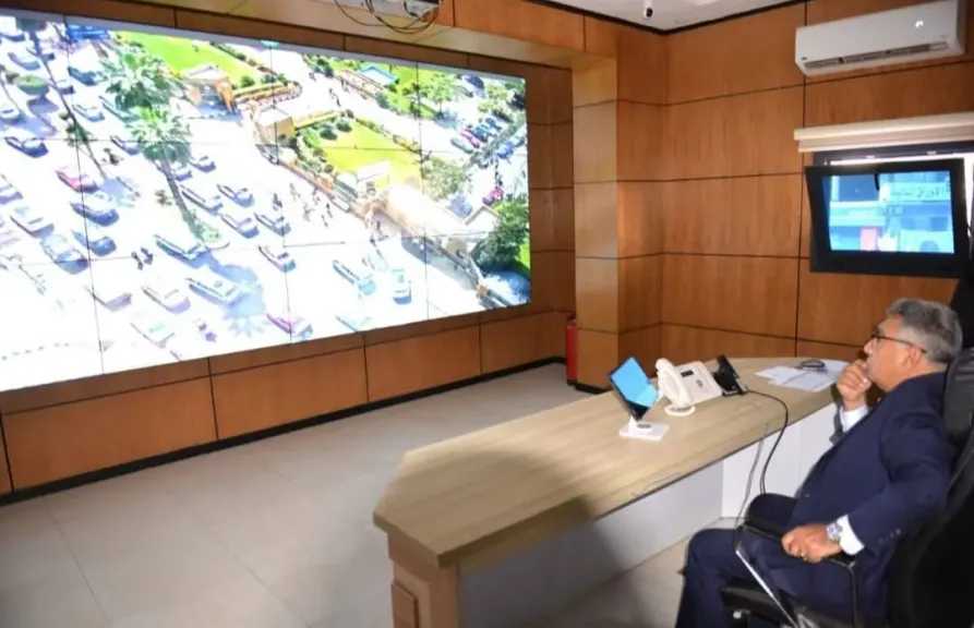 محافظ الدقهلية يتفقد مركز الشبكة الوطنية للطوارىء 