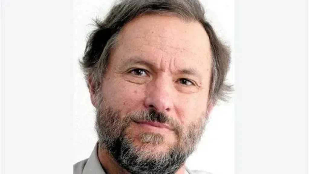 أستاذ علوم سياسية: القصف الأمريكي لم يحقق الحسم.. وإغلاق هرمز ينذر بأزمة اقتصادية عالمية 