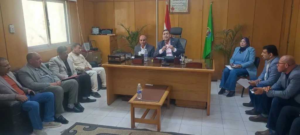 السكرتير العام المساعد لمحافظ الفيوم يتابع مع الأجهزة التنفيذية آخر المستجدات بملف المتغيرات المكانية 