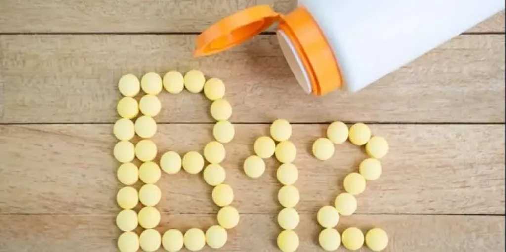 نقص فيتامين B12.. صداع مزمن وأعراض خطيرة لا تتجاهليها 
