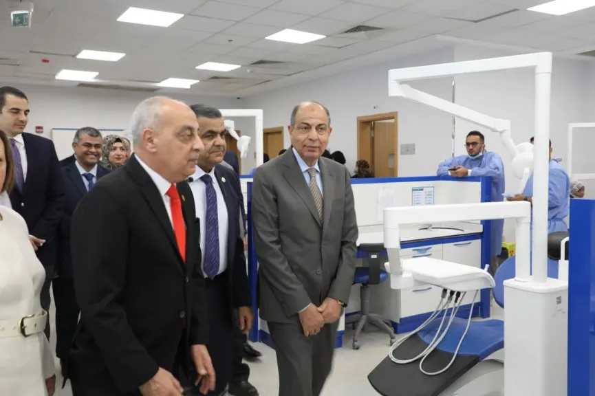 خلال زيارته لجامعة دراية .. محافظ المنيا يتفقد معامل وعيادات طب الأسنان ويشيد بدورها في الخدمة المجتمعية 