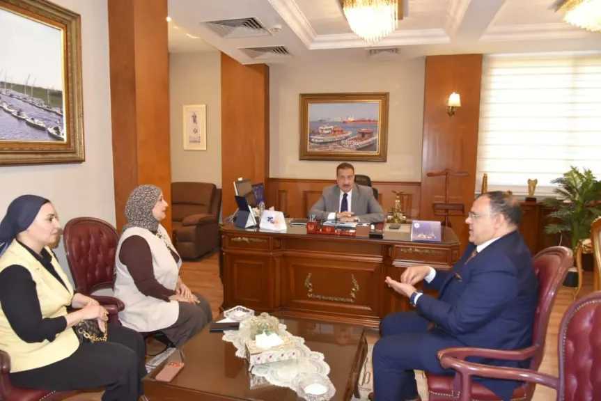 محافظ بورسعيد يستقبل نقيب عام تمريض مصر لبحث سبل دعم القطاع الصحي 