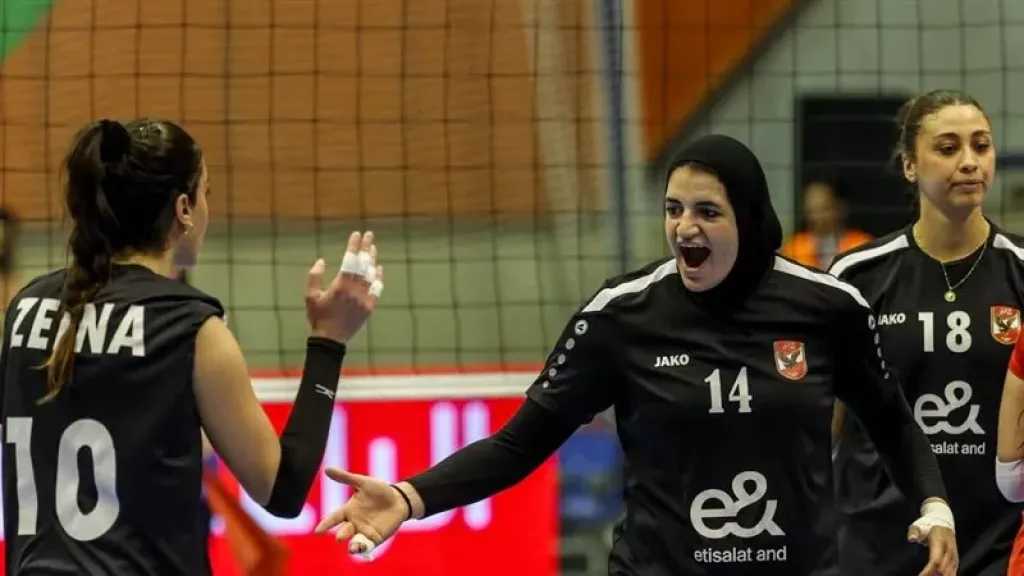 فريق سيدات الأهلي للكرة الطائرة يفوز على البنك التجاري الكيني ويتوج بلقب بطولة إفريقيا 