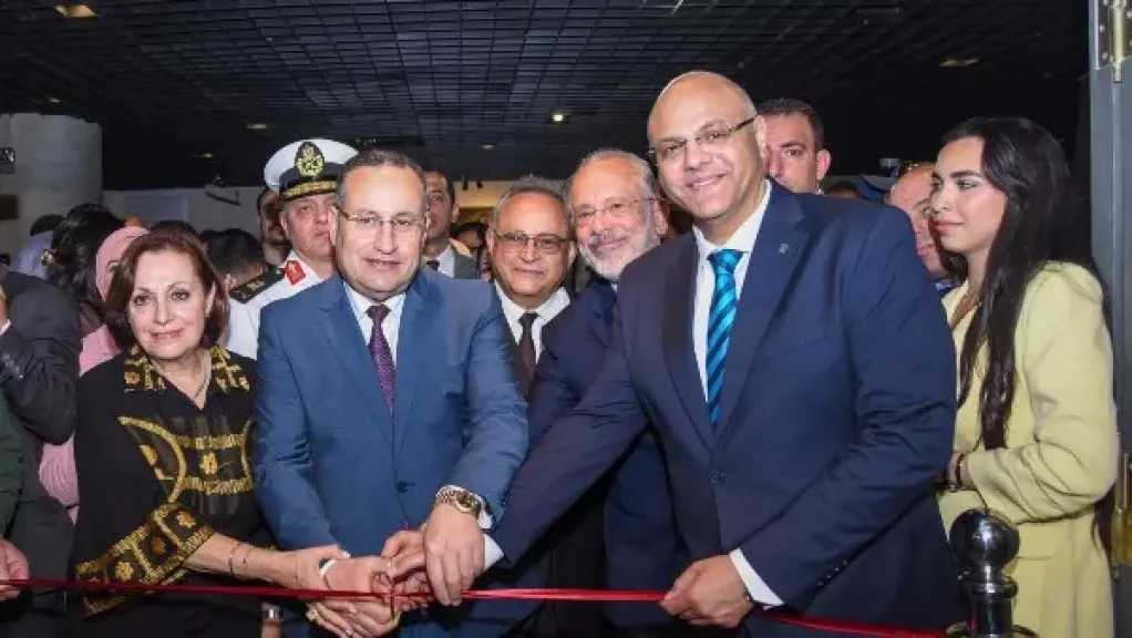 وزير التعليم العالي يفتتح معرض 20 عامًا من الحفائر في حدائق الشلالات 