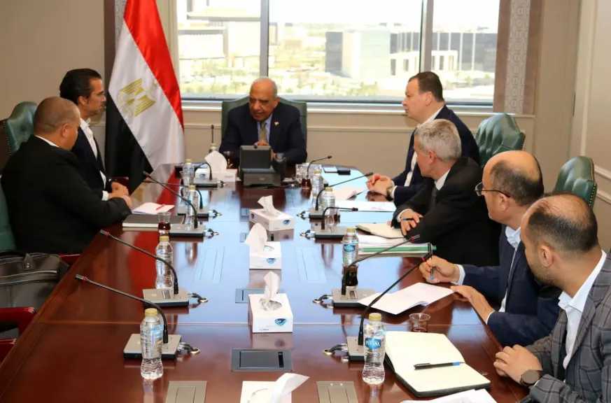 وزير الكهرباء يبحث مع تحالف «حسن علام- إنفينيتي» التوسع بمشروعات الطاقة الشمسية والرياح 
