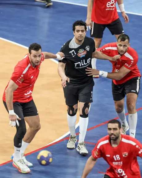 الأهلي يهزم الزمالك ويتوج رسميًا بدوري المحترفين لكرة اليد 
