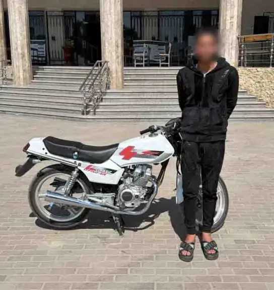 ضبط قائد دراجة نارية تعدّى على سائق سيارة بالغربية 