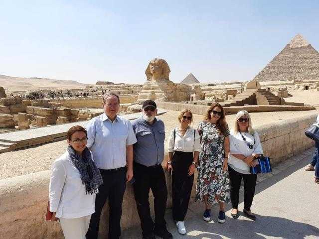 «السياحة» تكشف كواليس جولة نائب رئيس المفوضية الأوروبية وسفير هولندا لأهرامات الجيزة