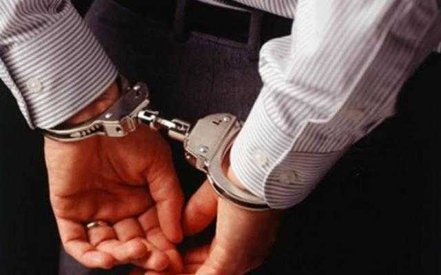 القبض على سارق انتحل صفة ضابط وأرهب ضحاياه بمسدس صوت