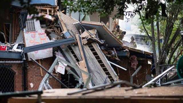مقتل 5 أشخاص وفقدان عديدين بعد انهيار مبنى في جورجيا