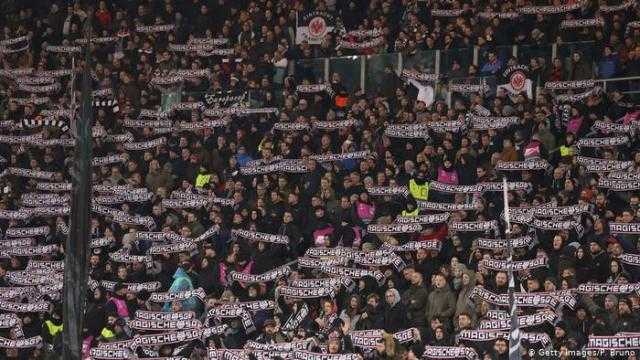 آينتراخت فرانكفورت يعلن مواجهة أولمبياكوس في الدوري الأوروبي بحضور 35 ألف مشجع