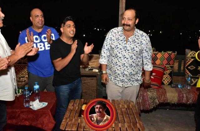 بالصور.. فريق عمل مسلسل ”الفرح فرحنا” يحتفل بعيد ميلاد محمد ثروت
