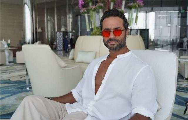 كريم فهمي يطمئن جمهوره عن حالته الصحية ويزف لهم خبر سعيد