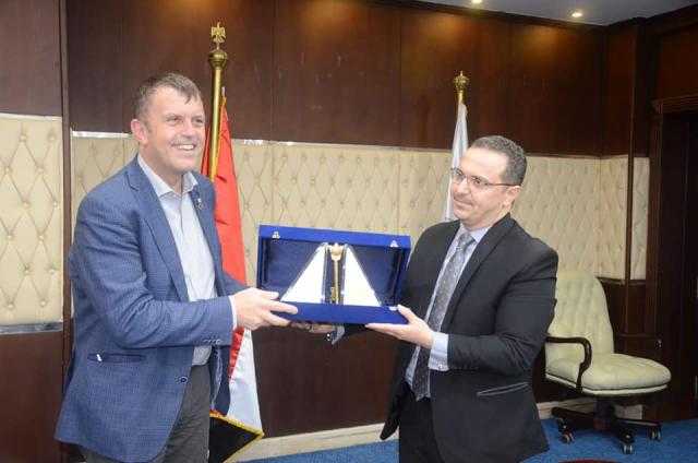 «المجتمعات العمرانية» تستقبل بطل العمل المناخي البريطاني.. اعرف الكواليس