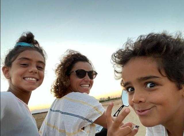 علا رشدي: ”سعيدة بعودة المدارس لأن التعليم الأون لاين مأساة”