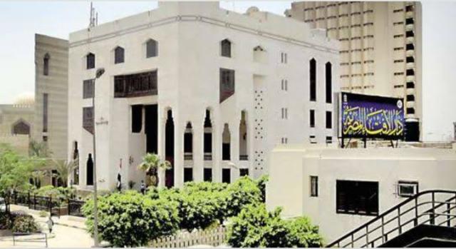 هل يجوز الصلاة في القطار؟.. الإفتاء تجيب