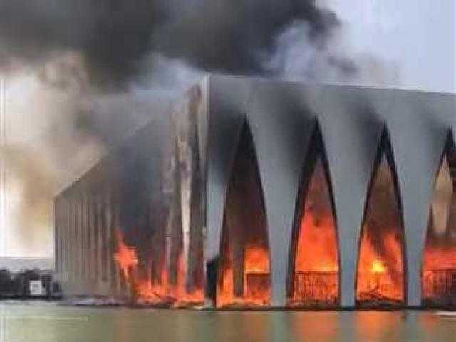 قبل افتتاحه بساعات.. حريق هائل في قاعة مهرجان الجونة