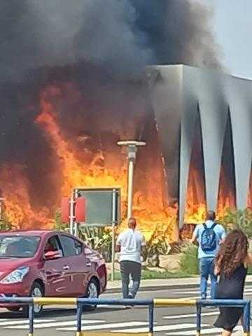 10 صور ترصد كواليس حريق الجونة من البداية للنهاية