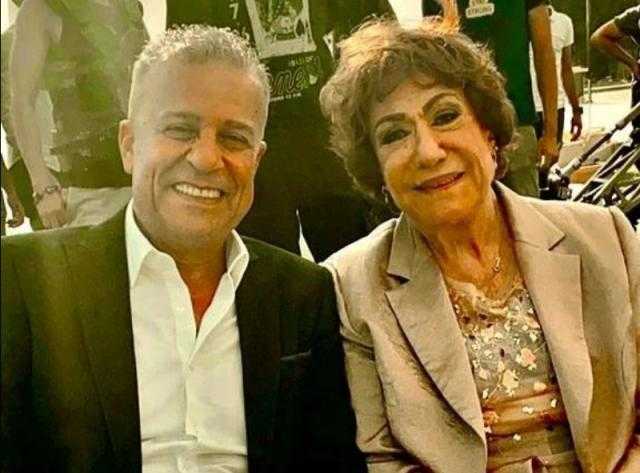 برفقة سميحة أيوب ولقاء الخميسى.. شريف منير ينتهى من تصوير ”إجازة مفتوحة”