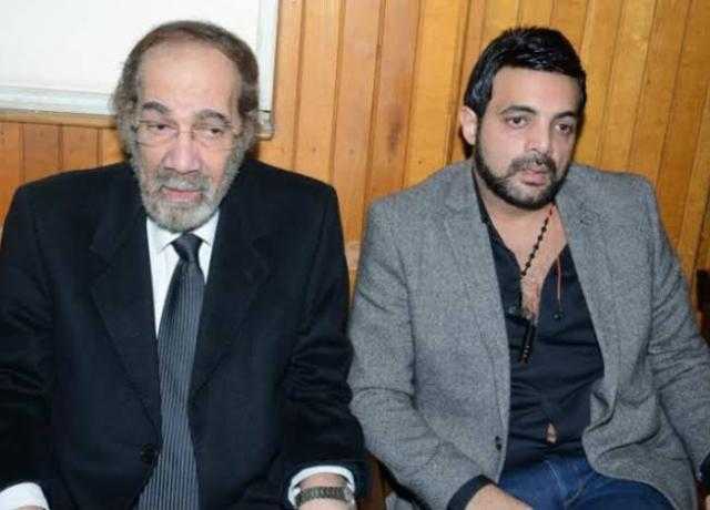 عمرو محمود ياسين يحيي الذكرى الأولى لوالده بهذه الكلمات