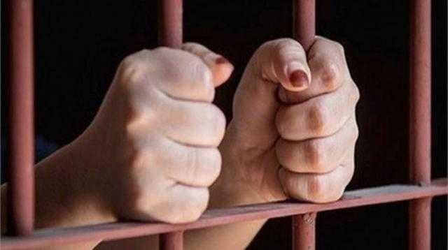 السجن 5 سنوات للمتهمة بعرض طفلتها للبيع