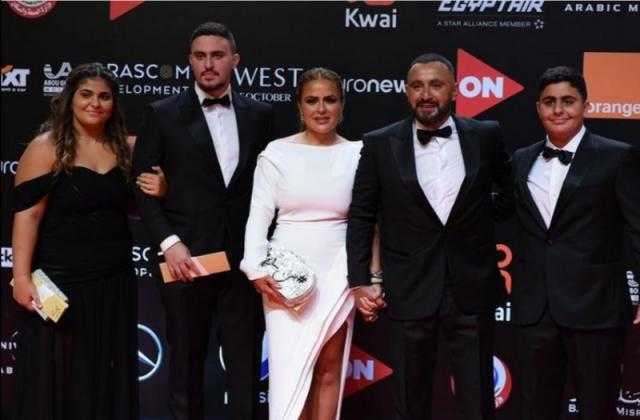 بالصورة.. أحمد السقا يصطحب عائلته في افتتاح الجونة السينمائى لحضور حفل تكريمه