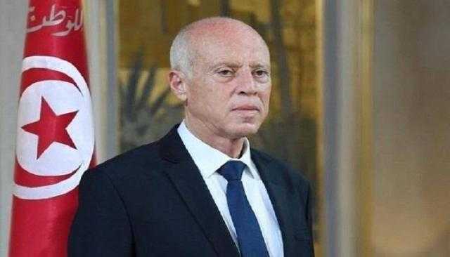 قيس سعيد يسحب جواز السفر الدبلوماسي لرئيس تونس السابق ويعلق :يحاول وقف مساعدات فرنسا لنا