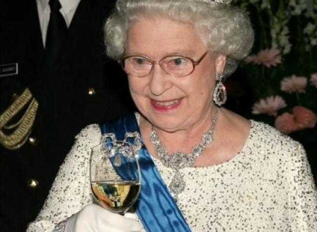 «جونسون» يكشف عن الحالة الصحية للملكة «إليزابيث»