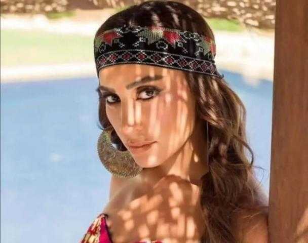 بالفيديو.. دينا الشربينى تشعل أجواء الجونة السينمائى على أنغام ”فلتت منى”