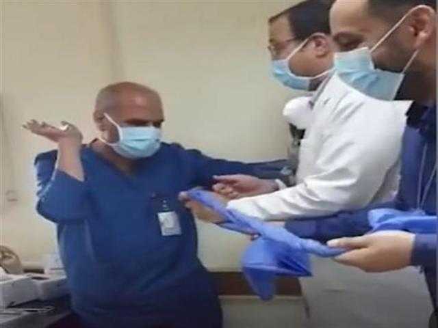 وصول المتهمين بواقعة «أسجد للكلب» للمحكمة