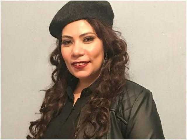 إيمان السيد تتحول لجارسونة من أجل ”الفرح فرحنا”