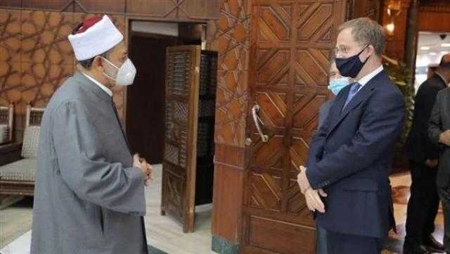 تفاصيل مباحثات الإمام الأكبر والسفير البريطاني لبحث سبل التعاون المشترك
