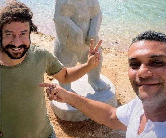 شاهد أحدث ظهور لـ آسر ياسين على شواطئ الجونة