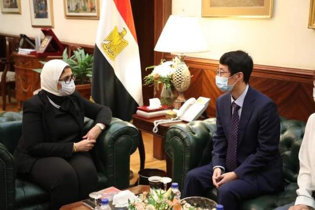 وزيرة الصحة وممثل شركة سينوفاك الصينية